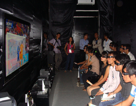 Xem bóng đá 3D với giàn giải trí của Sony.