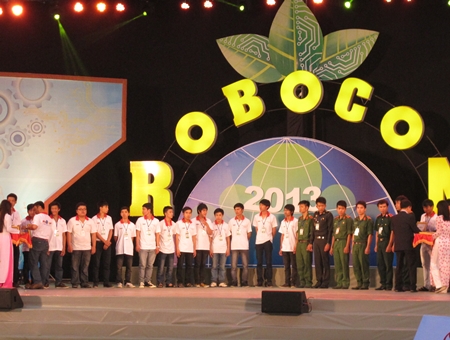 Các đội tham gia vòng loại Robocon 2013 khu vực miền Trung