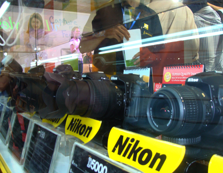 Nikon cũng không kém cạnh với